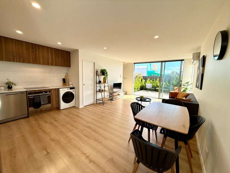 2/6 Manning Place Woolston_2