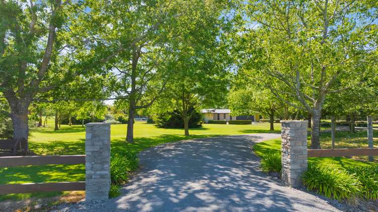 900 Loburn Whiterock Road_1