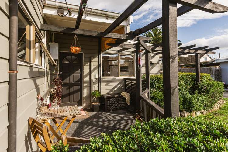 202 Caroline Place Mayfair_3