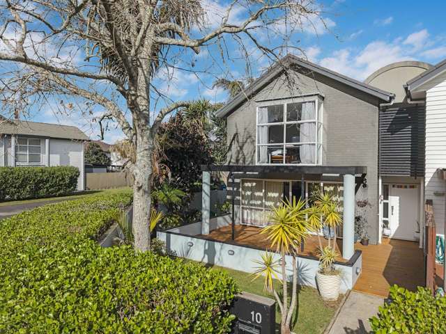 Brick & Weatherboard Beauty Natural Light fr...