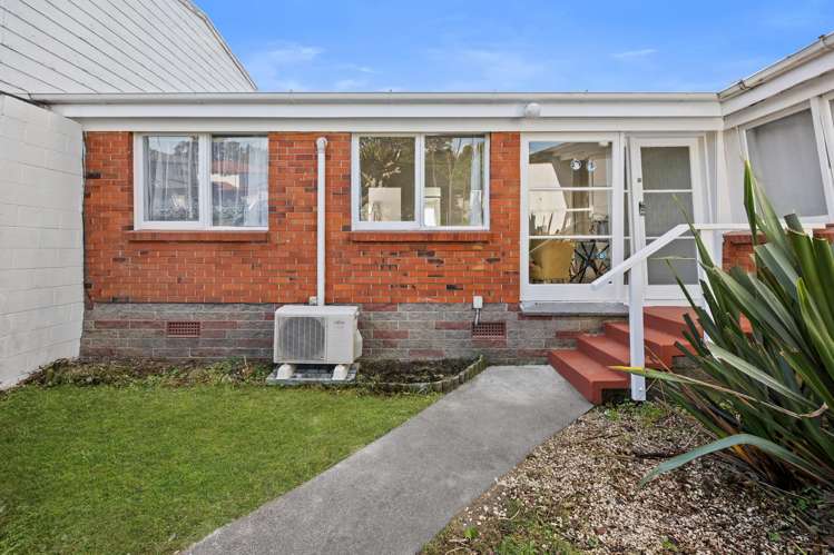 2/220A Church Street_0