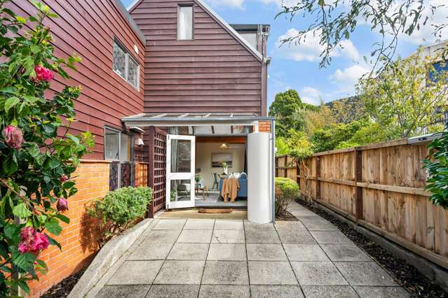 JUST PERFECT IN THE HEART OF THORNDON!