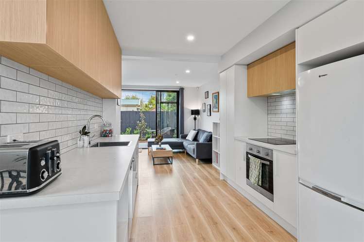 6/12 New Brighton Road_3