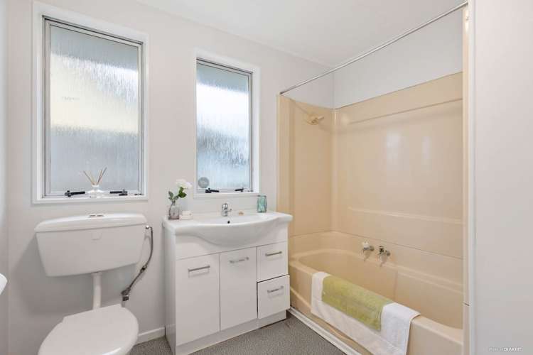 2/2 Hunua Road Papakura_8