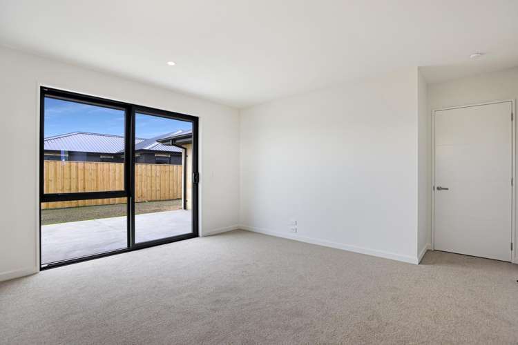 52 Strowan Avenue Elgin_11