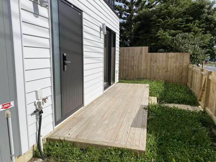 1/4052 Great North Road Glen Eden_10