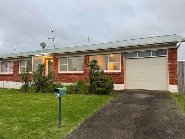 Solid 2 Bedroom unit, Mount Wellington