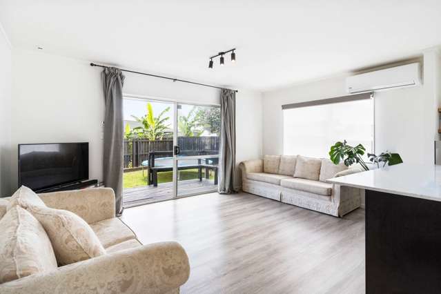 2/2 Hatherley Place Clendon Park_4