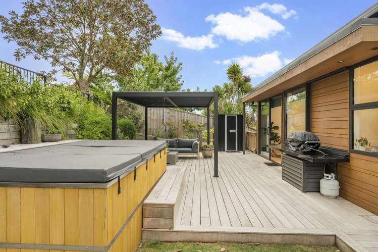 16 Arataki Views Way Glen Eden_9