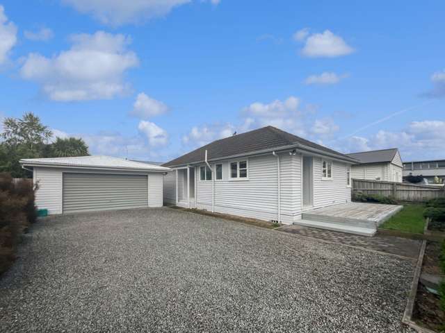 ASHBURTON, HEATPUMP, LOG BURNER