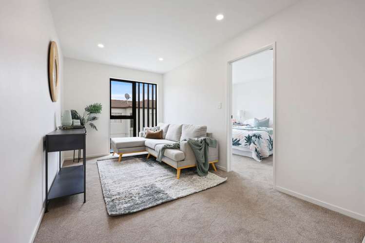 12B Butley Drive Farm Cove_18