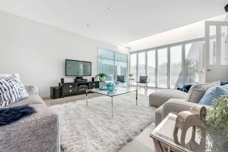 32 Intrepid Crescent Beachlands_32