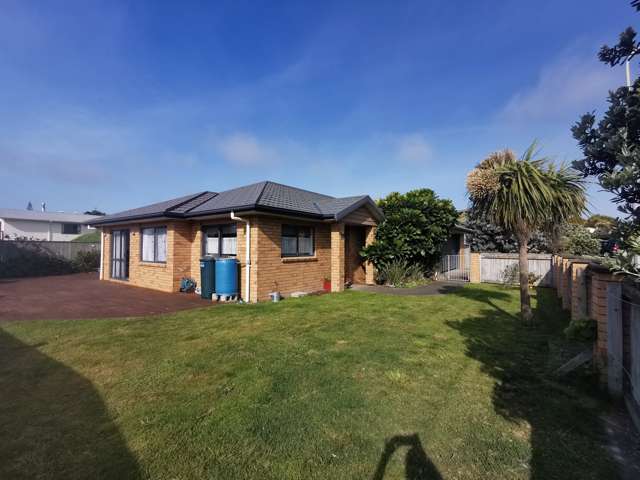 4 Byron Brown Place Otaki Beach_2