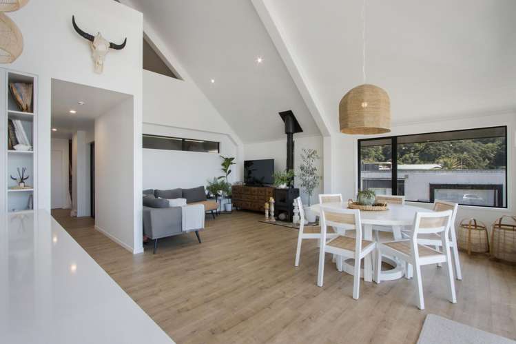 10b Beach Road Waihi Beach_14