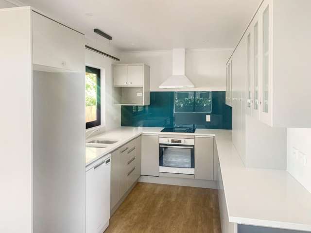 2/1002 Southland Road 10495_3