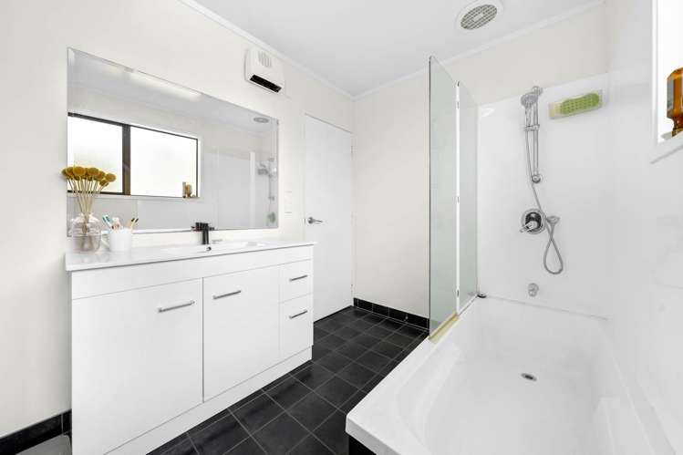12 Squirrel Lane Browns Bay_14