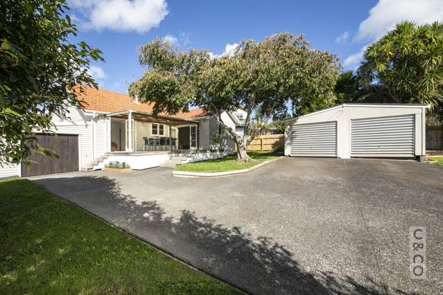 43 Cambridge Road Riverhead_1