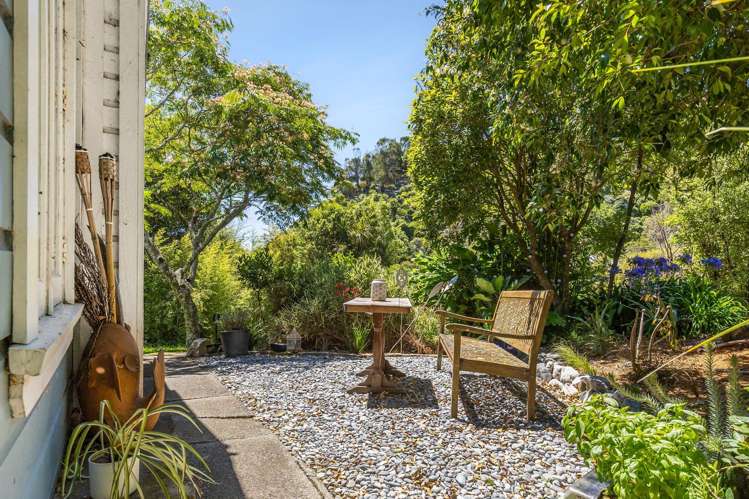 6 Airlie Street Glenduan_11