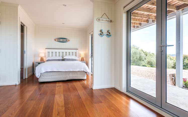 1/304b Sea View Road Ostend_19