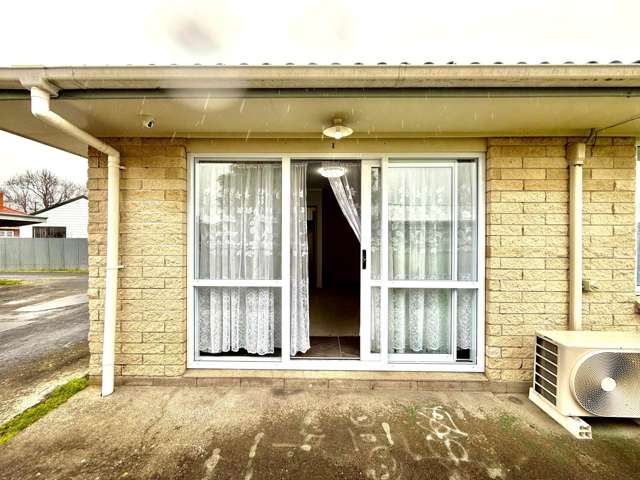 Affordable and Renovated 2-Bedroom End Unit – ...