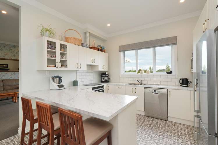 411 Flora Road East_4