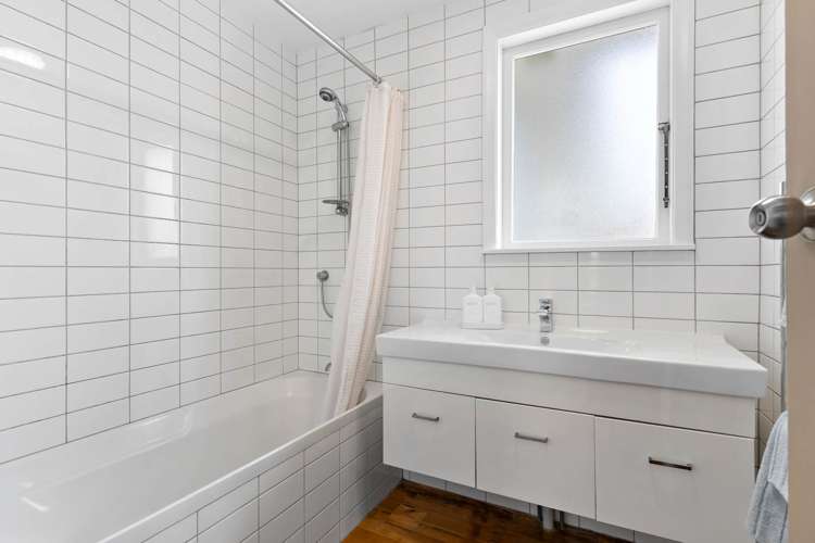 16 Clairville Crescent Wai O Taiki Bay_15