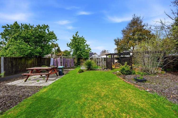 15 Avro Crescent Hornby_16