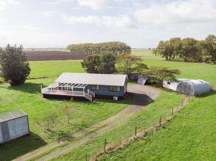 230 Central Road North Waitakaruru_27