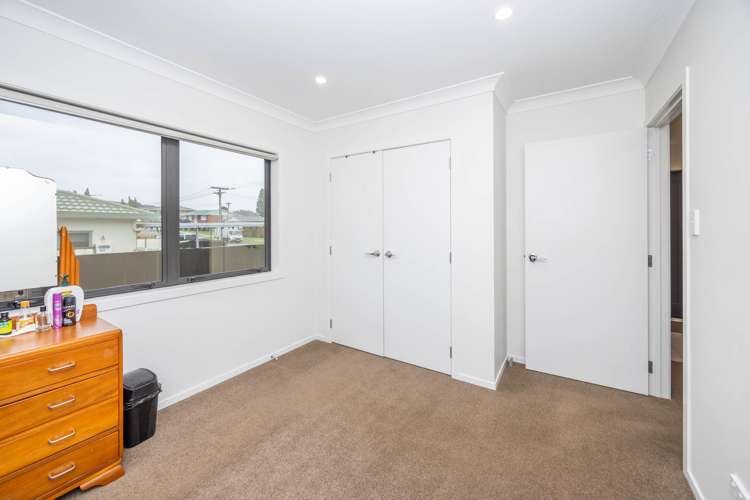 2/33 Cowley Drive_5