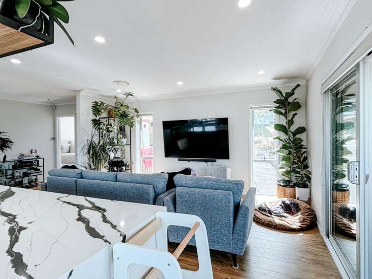 15 Zita Avenue Matakatia Bay_4