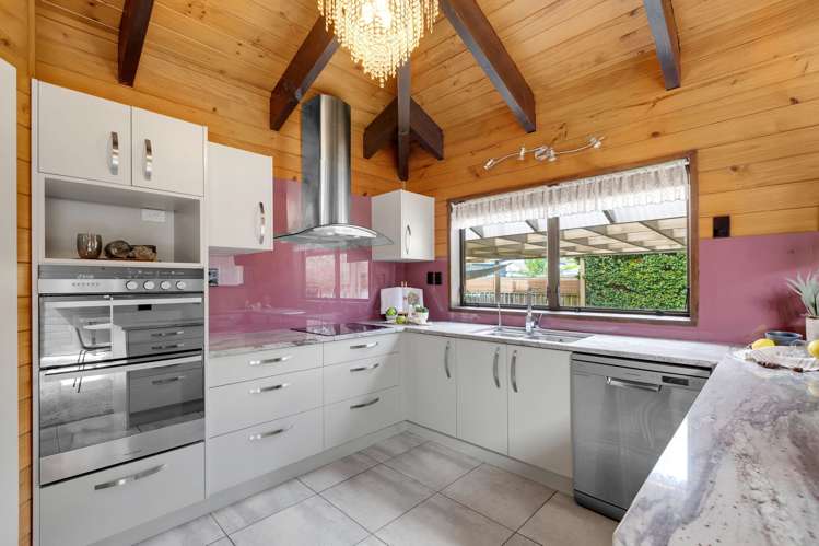 6 Emma Place Pukete_13