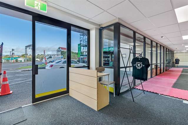 2-427 Great North Road Henderson_2