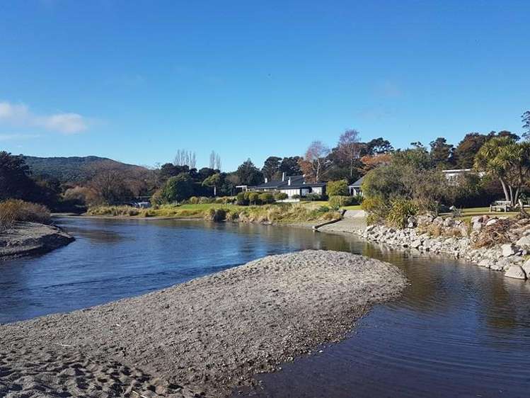 NZ's surprising mortgage-free hot spots - and the suburbs drowning in debt