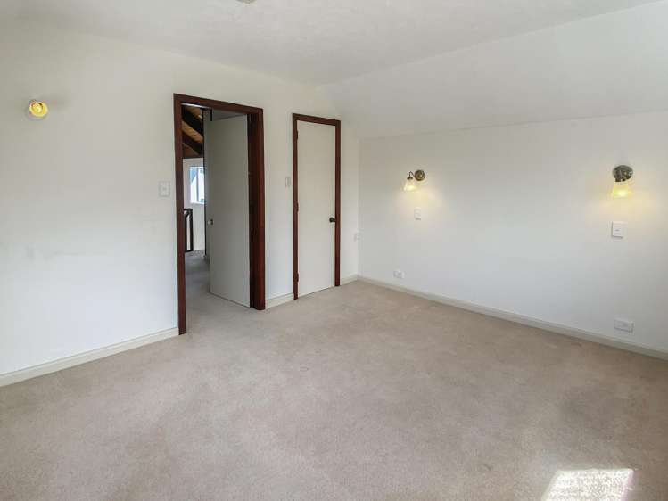 2/108 Office Road Merivale_5