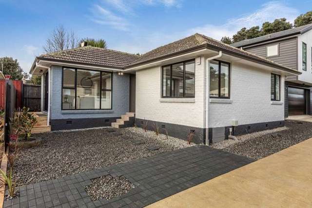 Newly Renovated 2-Bedroom Gem in Te Atatu Peni...