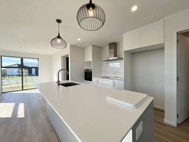 76 Accadia Drive 11103_2