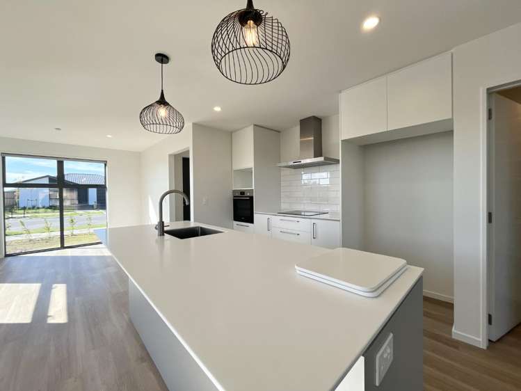 76 Accadia Drive 11103_2