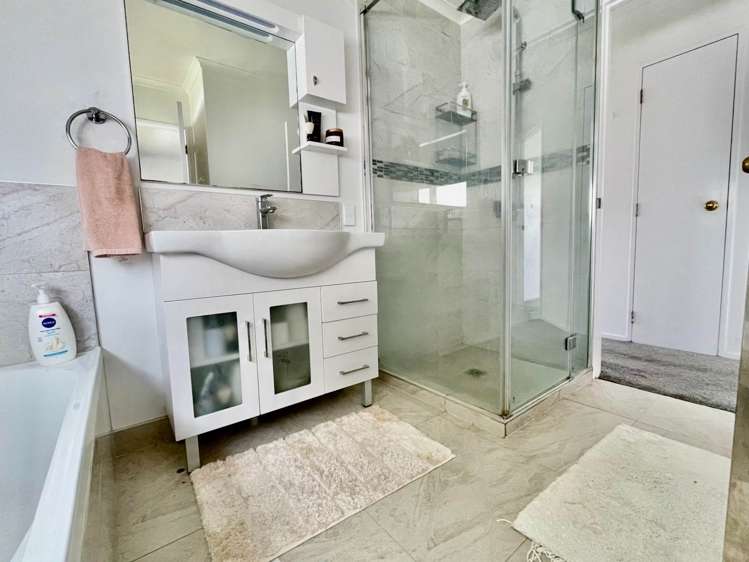 8 Earnslaw Crescent Clover Park_12