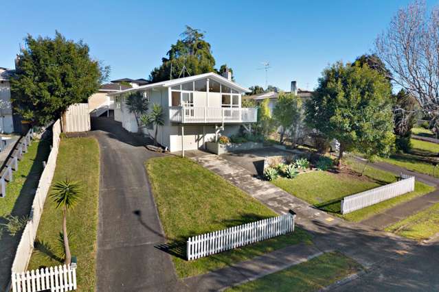 3 Bedrooms Spacious Family Home - Pakuranga Height