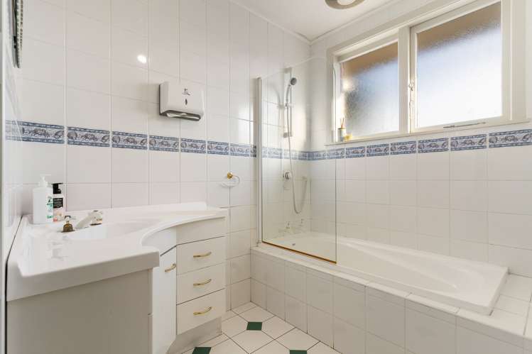 7 Woodford Avenue Henderson_24