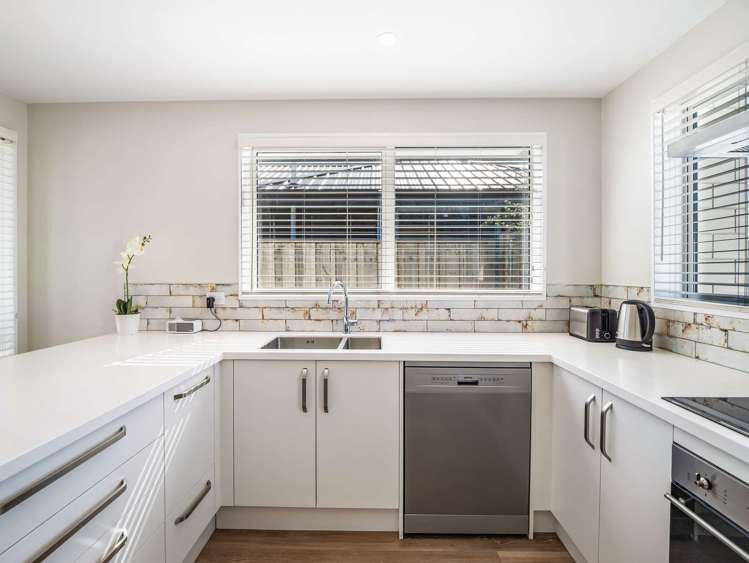 72 Sunline Avenue Lincoln_3