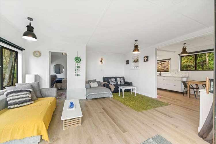 11 Te Papa Road Kawakawa Bay_10