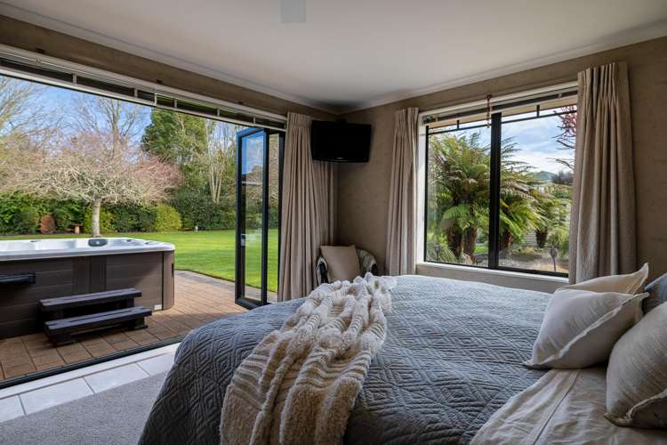 6 Shadbolt Drive Leamington_12