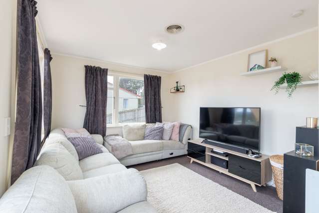 11 Dorset Grove Cannons Creek_2