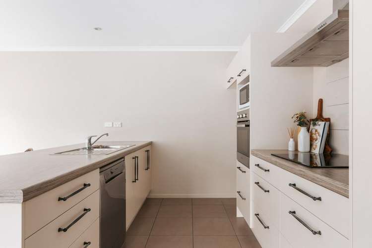 9 Barossa Way Brookfield_5
