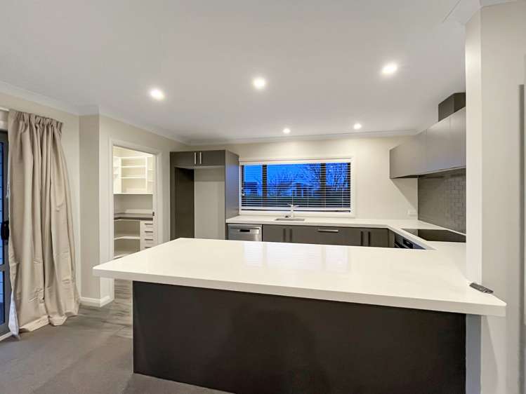 7 Monaco Grove Fitzherbert_3