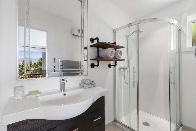 115 Wynyard Crescent Fernhill/Sunshine Bay_23