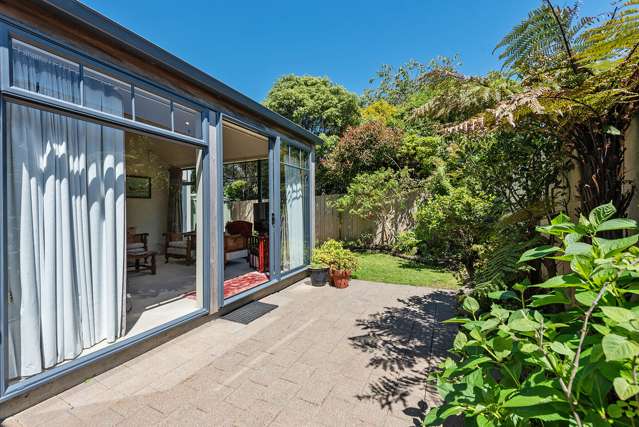 8 Samuel Parnell Road Karori_3