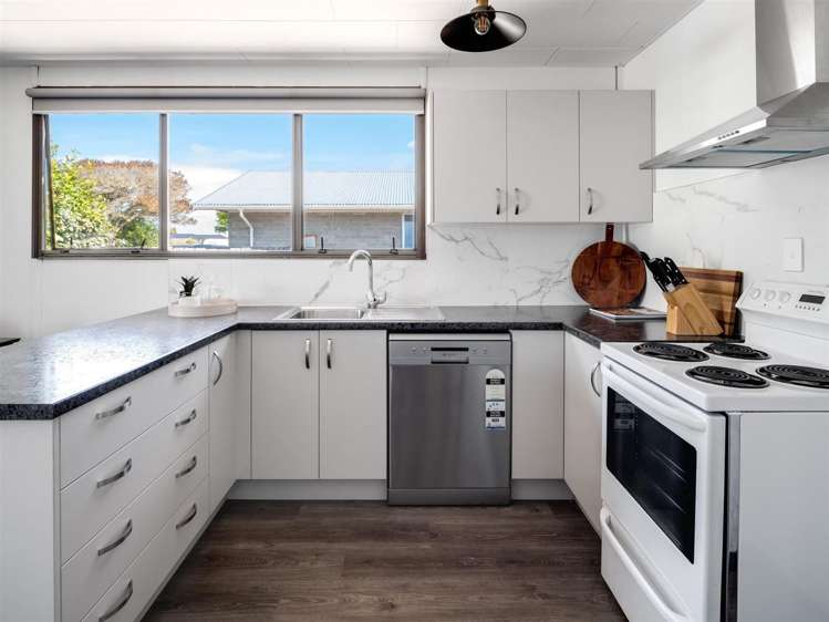 8A Queenspark Drive_3