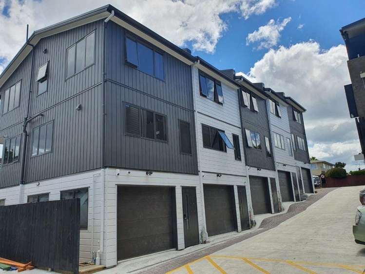 2/243 Mount Albert Road 1781_0